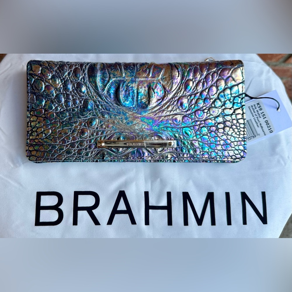 Mother of Pearl Melbourne-Ady Wallet (NWT)